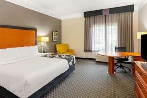 Picture of La Quinta Inn & Suites by Wyndham Birmingham Hoover