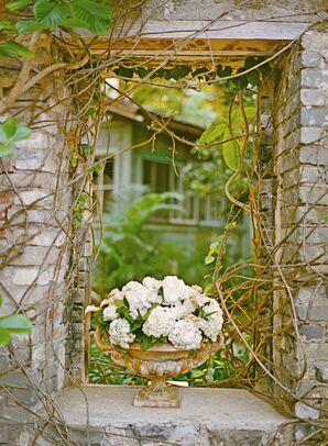 Vintage Ceremony Decor