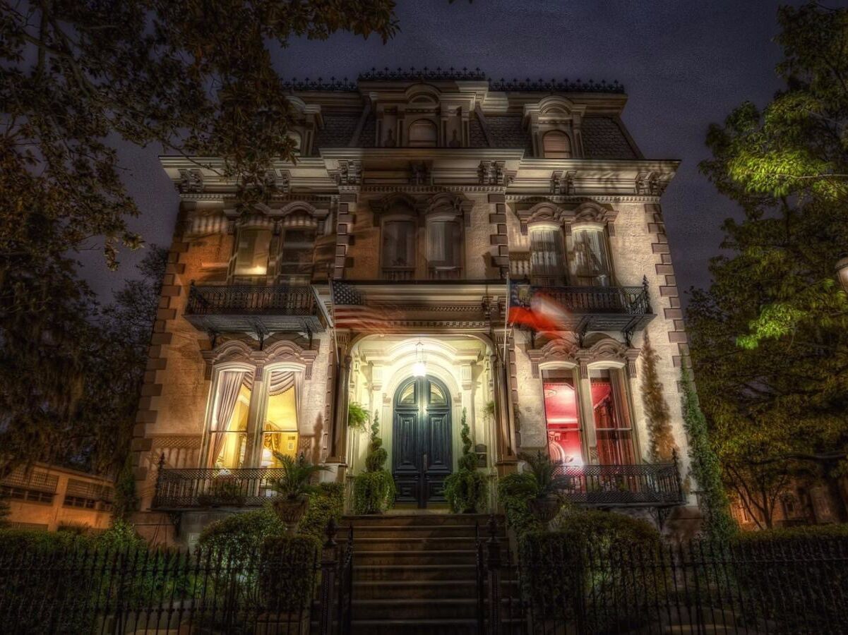 Picture of Savannah History & Haunts Candlelit Ghost Tour