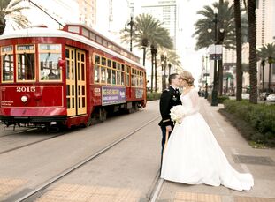 The history and culture of New Orleans, Louisiana, made the nuptials between Meredith Farris (27 and a lawyer) and Jeffrey Madderra (27 and an Army li