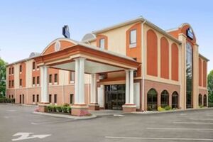 Picture of Days Inn & Suites by Wyndham Murfreesboro