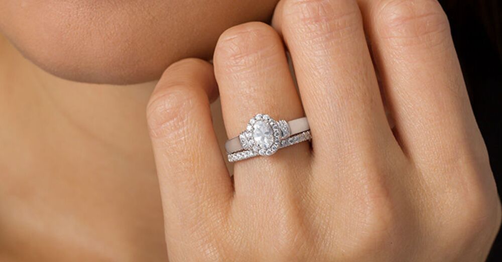 25 Best Fake Diamond Rings that Look So Real, It's Scary - Parade