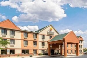 Picture of Comfort Inn & Suites near Tinley Park Amphitheater