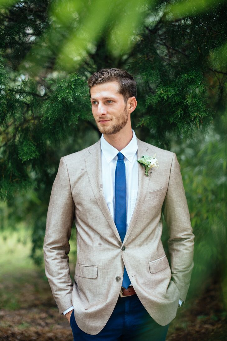 Keeping things casual, Tyler opted for classic navy trousers, a white button-down shirt, neutral colored linen jacket and a skinny blue tie.