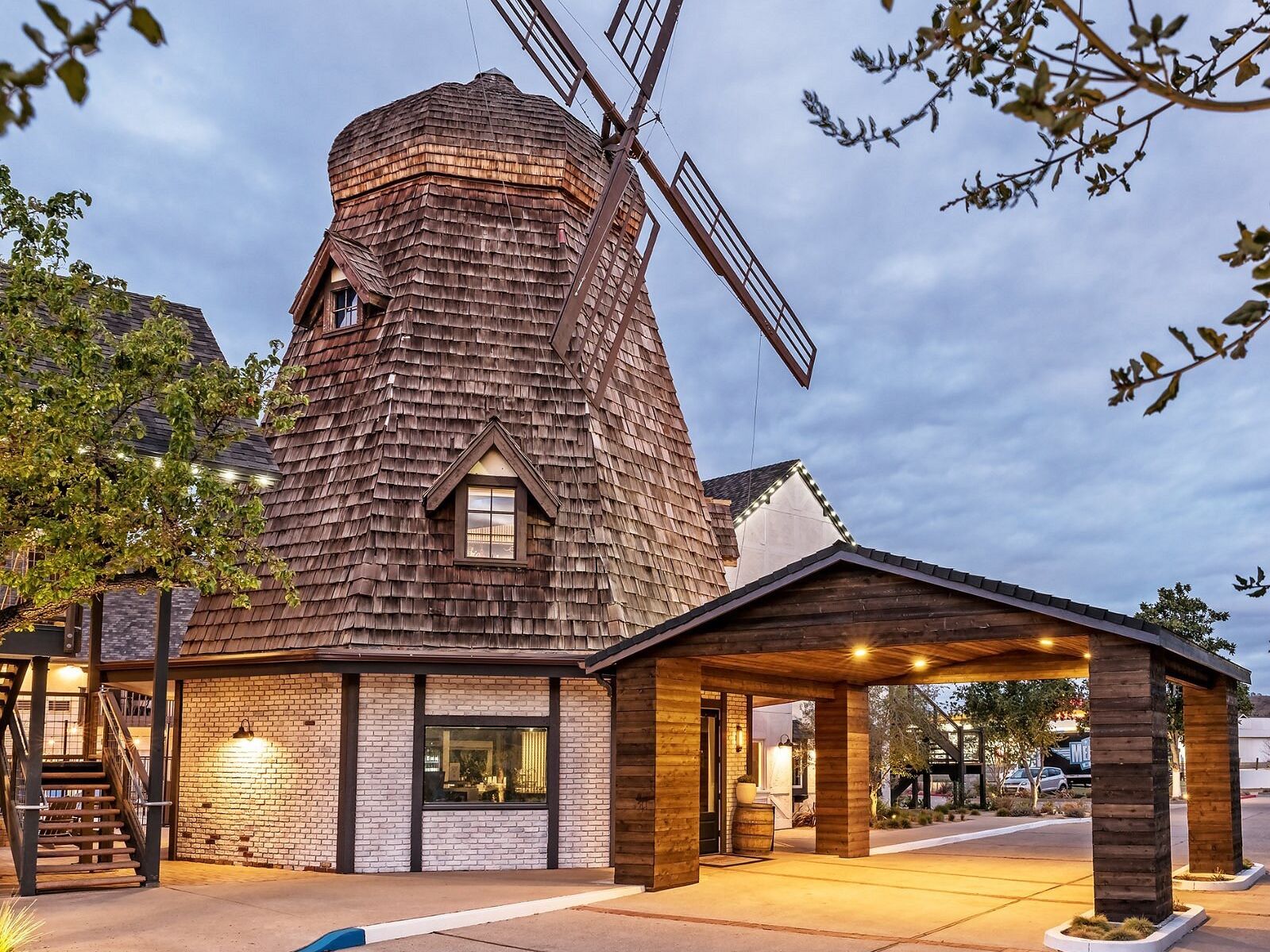 Picture of Sideways Inn