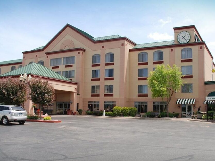Picture of The Plaza Hotel & Suites