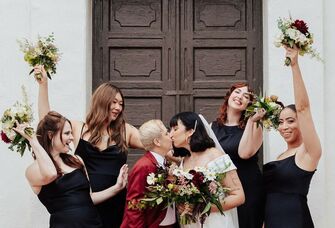 When to give wedding gifts. 