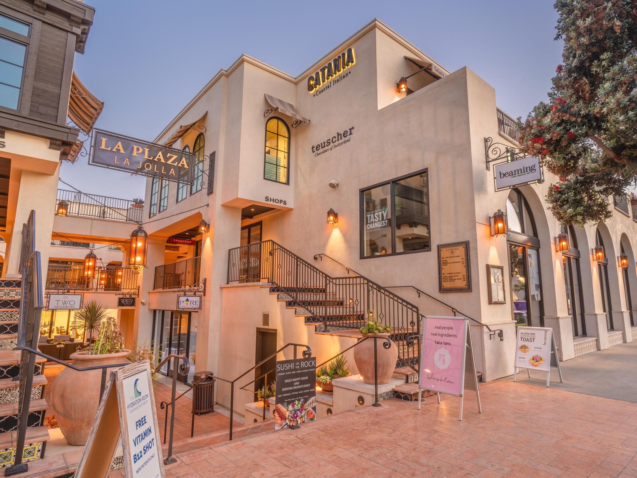 Picture of La Plaza La Jolla