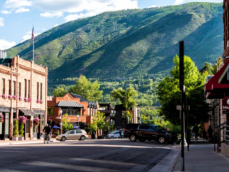 Shops and restaurants for bachelorette party activities in Aspen, Colorado