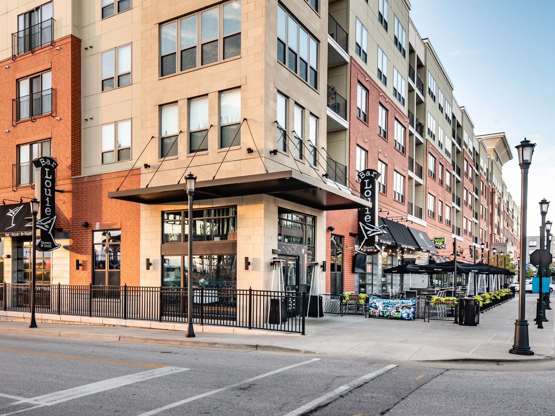 Picture of Bar Louie - Streets of St. Charles