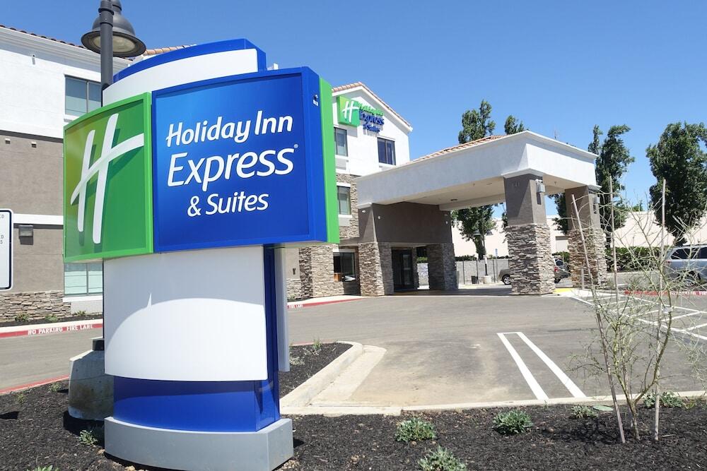 Picture of Holiday Inn Express & Suites Brentwood by IHG