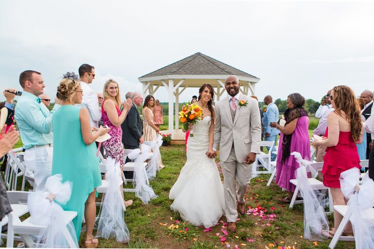 Brandon wore a pair of cuff links from Kelsey that said "Love of my life" and "Marry me today." He wore a khaki suit with a pink tie, and a circus rose to match those in Kelsey's bouquet.