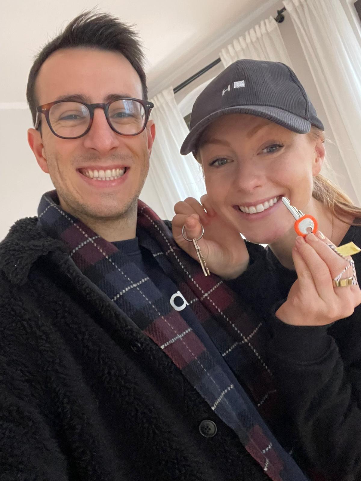 They moved into their new apartment!  - 

Ils ont emménagé dans leur nouvel appartement !