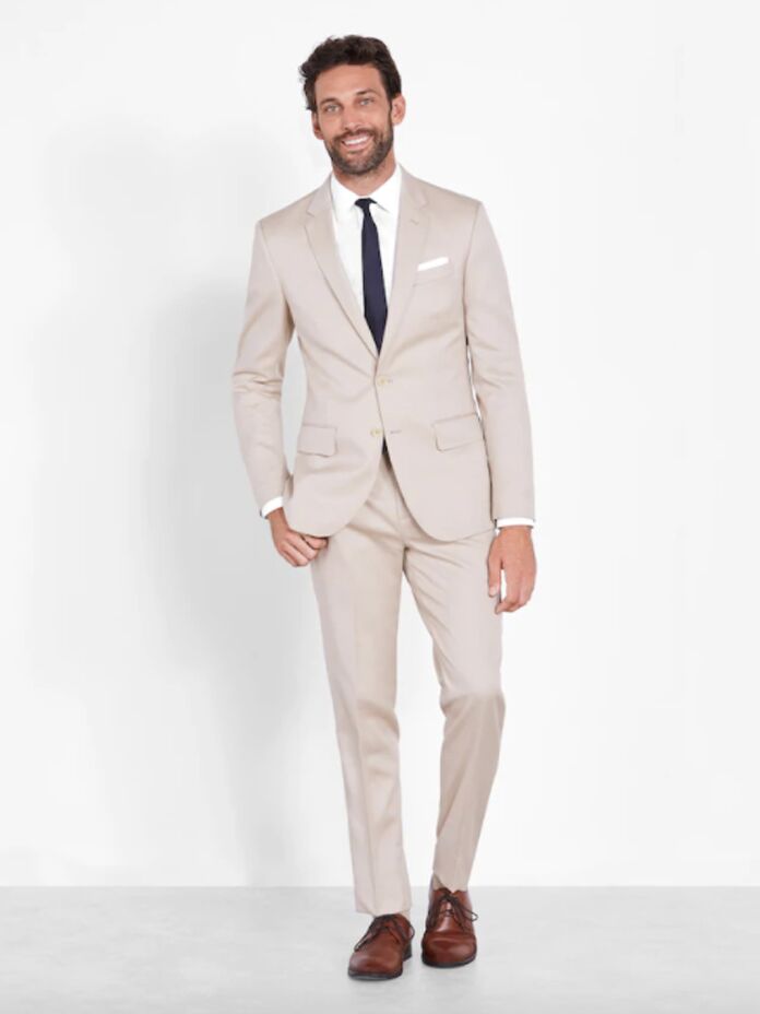 Beach Wedding Attire for Men \u0026 Women: Here's What to Wear