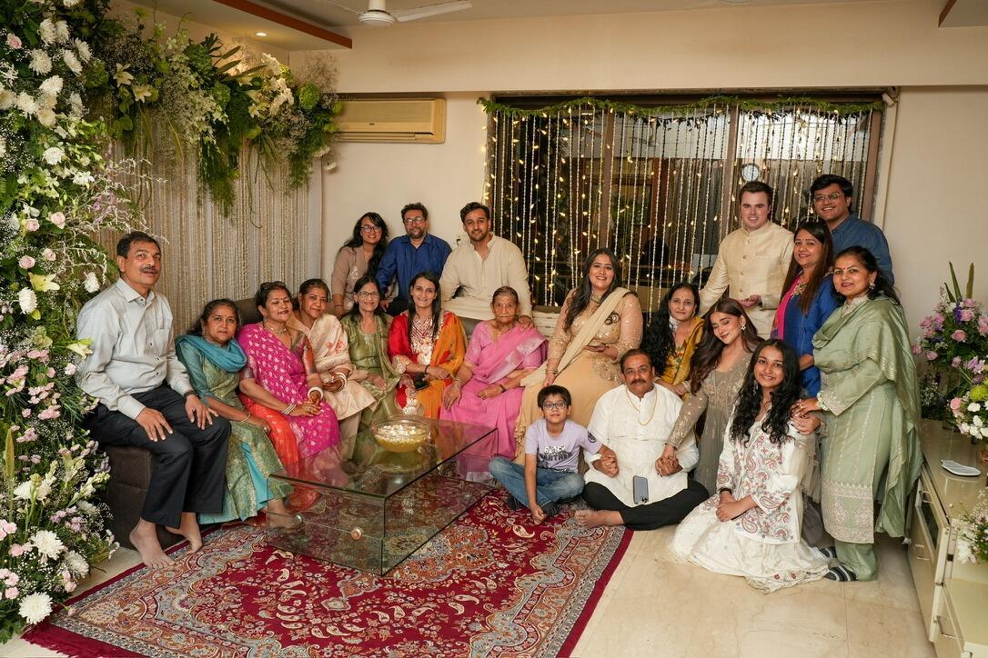 Jacob meets Salonee’s extended family for the first time, and it is pure chaos: snapping photos, endless questions, hugs from every direction, and barely a moment to catch his breath. Finally, the Roka takes place, a traditional Indian ceremony that marks them as a promised couple and, in Indian culture, as engaged (even though he still hasn’t officially popped the question).