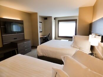 Picture of Holiday Inn Express & Suites Plymouth - Ann Arbor Area