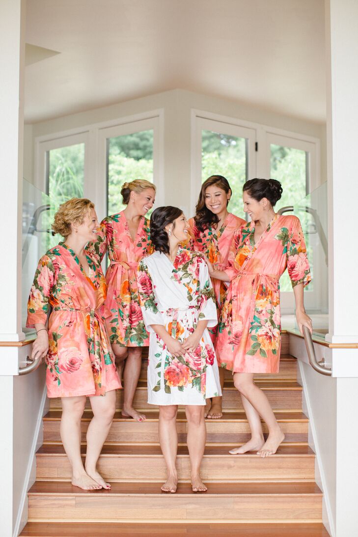 Before donning their vibrant coral J.Crew dresses for the ceremony, Hannah’s bridesmaids got primped in glamorous satin robes. Playing off the garden-party theme and cheerful palette, the robes were decorated in a bright floral motif and a warm coral hue.