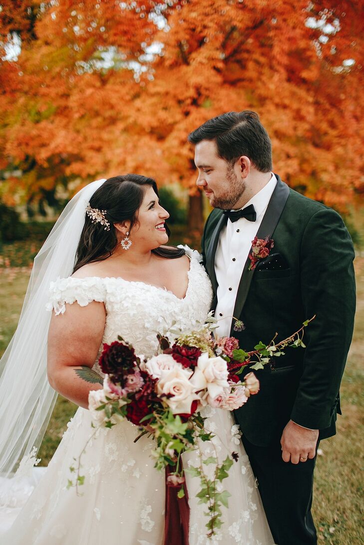 Couple Portraits at The Beverly Mansion in Marengo, Ohio