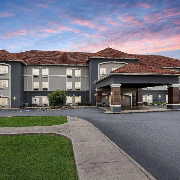 Picture of La Quinta Inn & Suites by Wyndham Bowling Green
