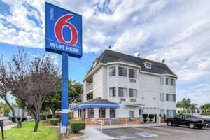 Picture of Motel 6 Escondido CA