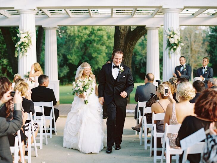 The ceremony at Lehmann Mansion was held outdoors under a classic arch adjacent to a rose garden. Two large floral displays on each side of the pillars softened the atmosphere.