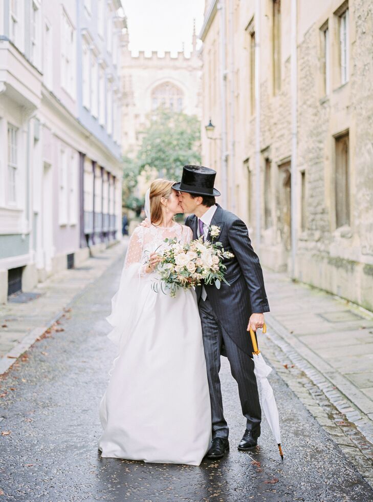 Beanie and Gawein Geraedts tied the knot in the Cotswolds in an elegant, modern affair laced with quintessentially British flair. The day kicked off w