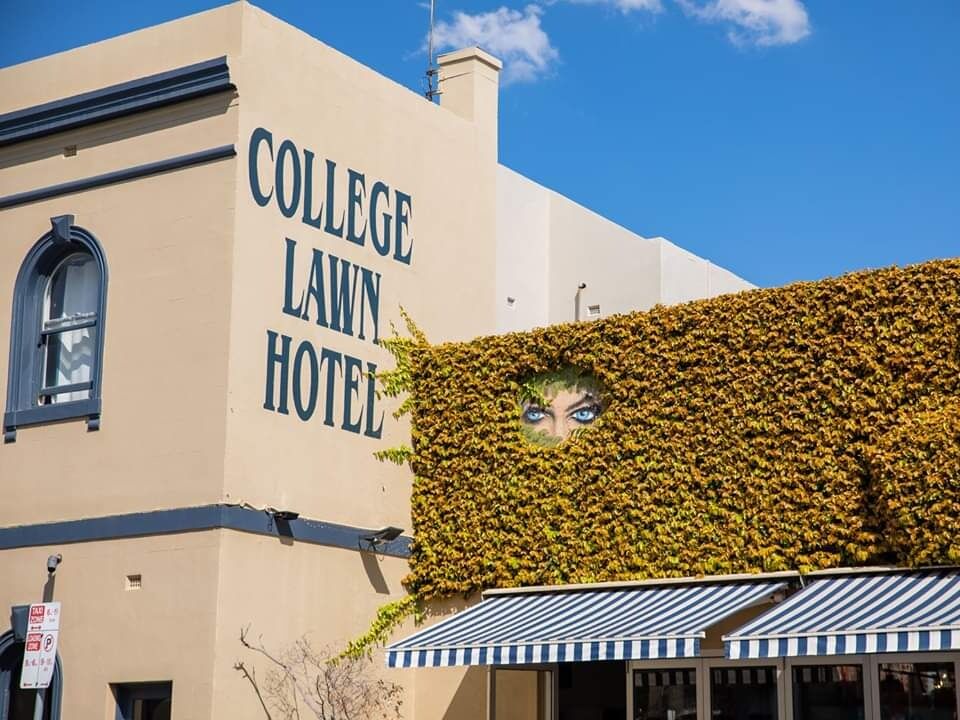 Picture of College Lawn Hotel