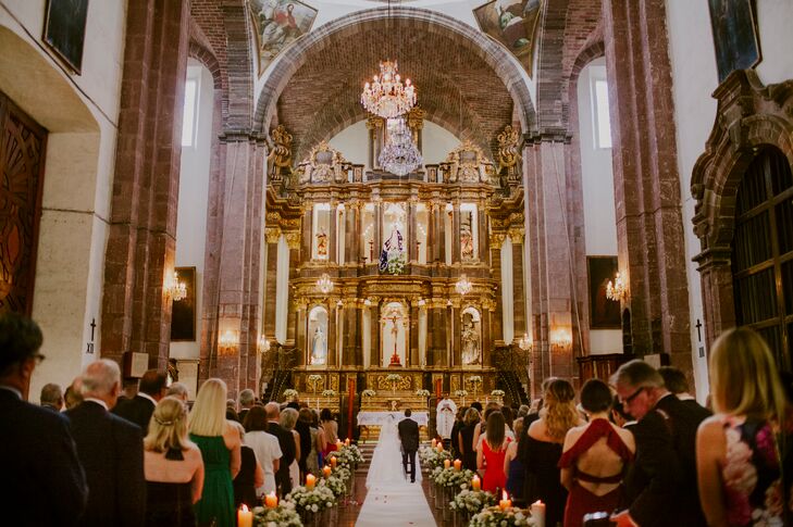 Before Marian and Dillion kicked off the fun-filled festivities at Instituto Allende, the pair gathered their families and friends at Templo de la Inmaculada Concepcion for a Catholic ceremony in San Miguel de Allende, Mexico. The couple even incorporated a traditional Mexican wedding custom into the proceeding—the exchanging of arras, or coins, which symbolizes their new life together and all that it entails.