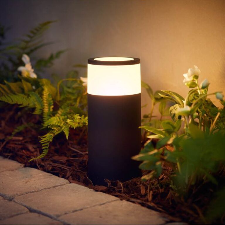 Phillips outdoor light, gift idea for wedding registry. 