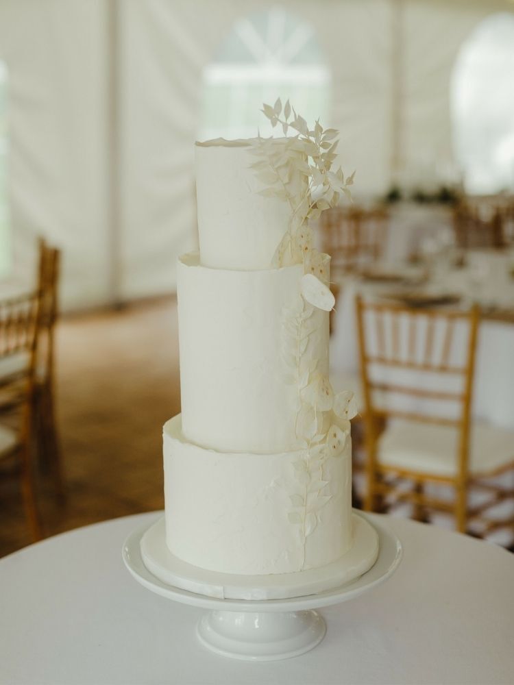 boho white wedding cake with dried ruscus