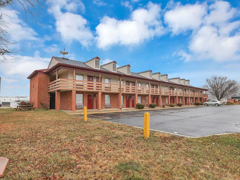 Picture of Red Roof Inn Uhrichsville
