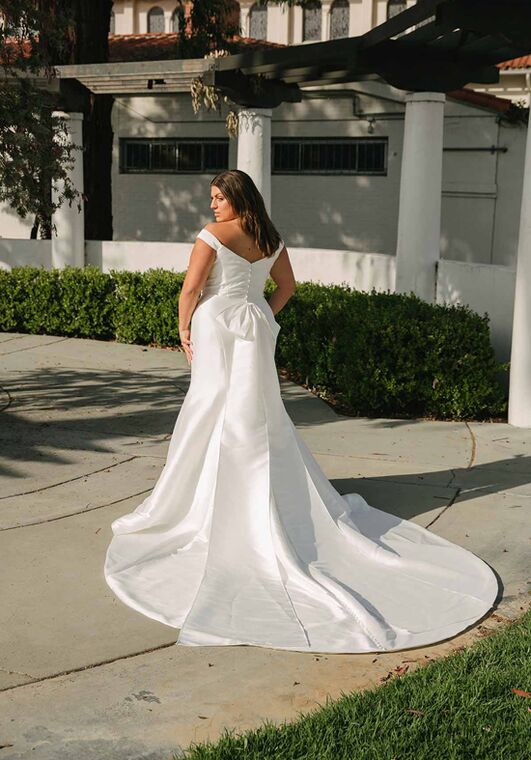Essense of Australia D3582 plus Fit-and-Flare Wedding Dress - 5