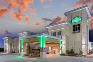 Picture of La Quinta Inn & Suites by Wyndham Guthrie
