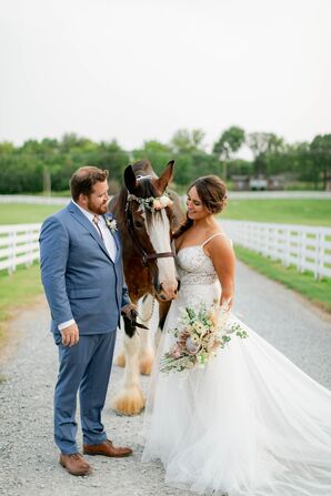 Couple Posing With Horse at Saddle Wood Farms in Murfreesboro, Tennessee