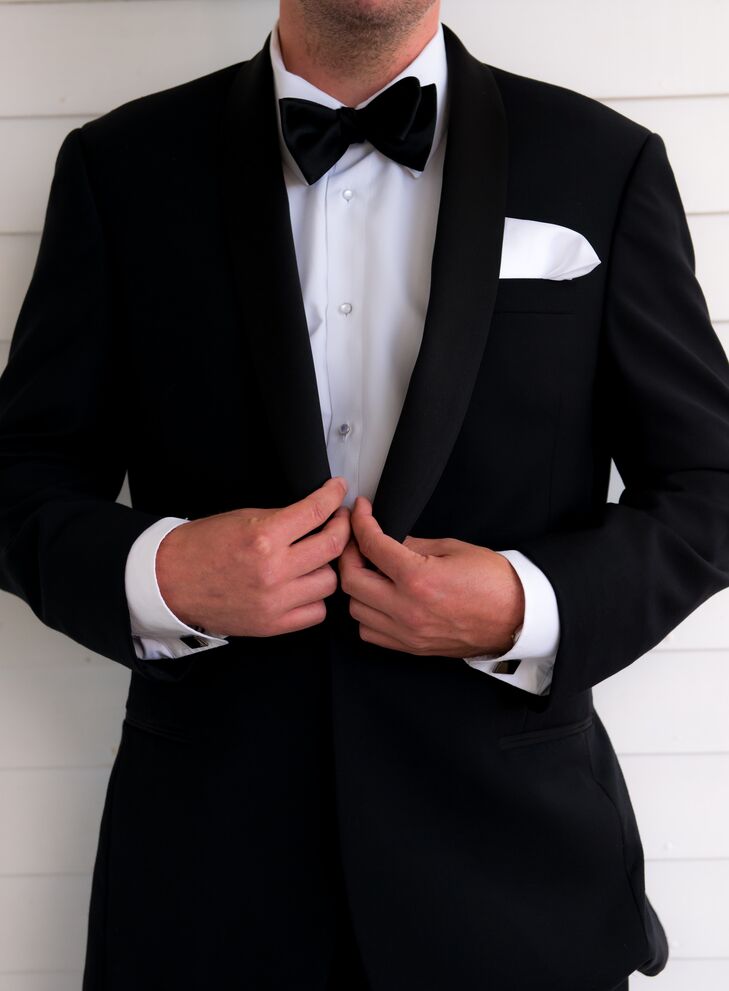 After watching hours of YouTube videos, Jon successfully tied his own bowtie on the wedding day.