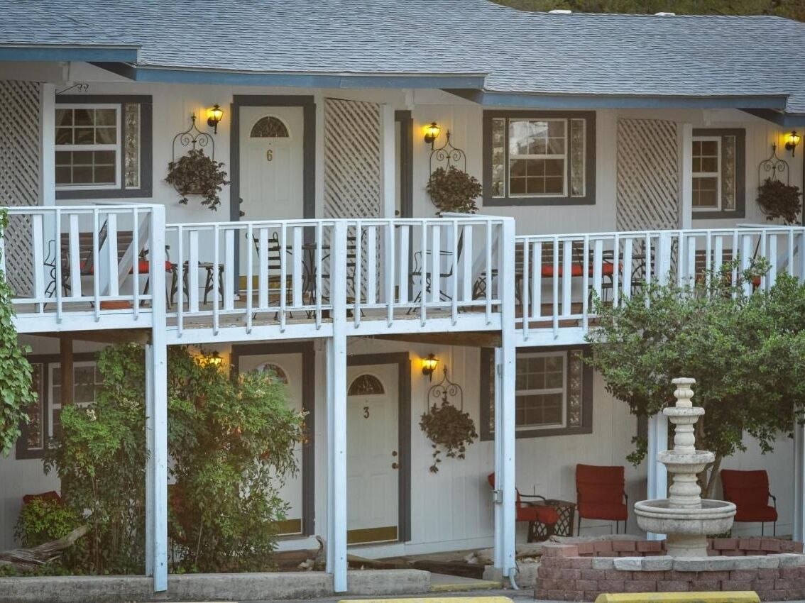 Picture of Holiday Lodge on Canyon Lake