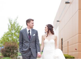 Using a plum, peach and ivory color palette, Emily Allums (23 and a physician assistant graduate student) and Karl Lindblad (24 and an athletic traine