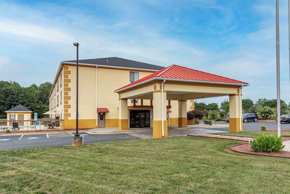 Picture of Comfort Inn & Suites Mocksville I-40