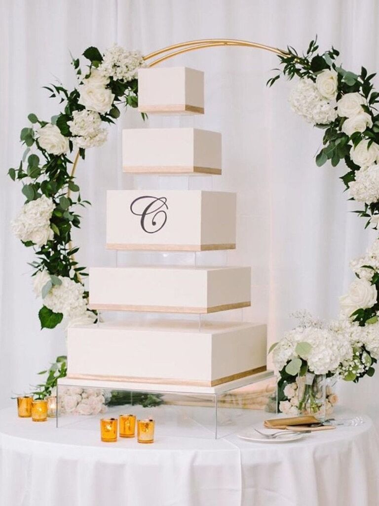 Wedding Cake Stands That'll Instantly Elevate Your Dessert