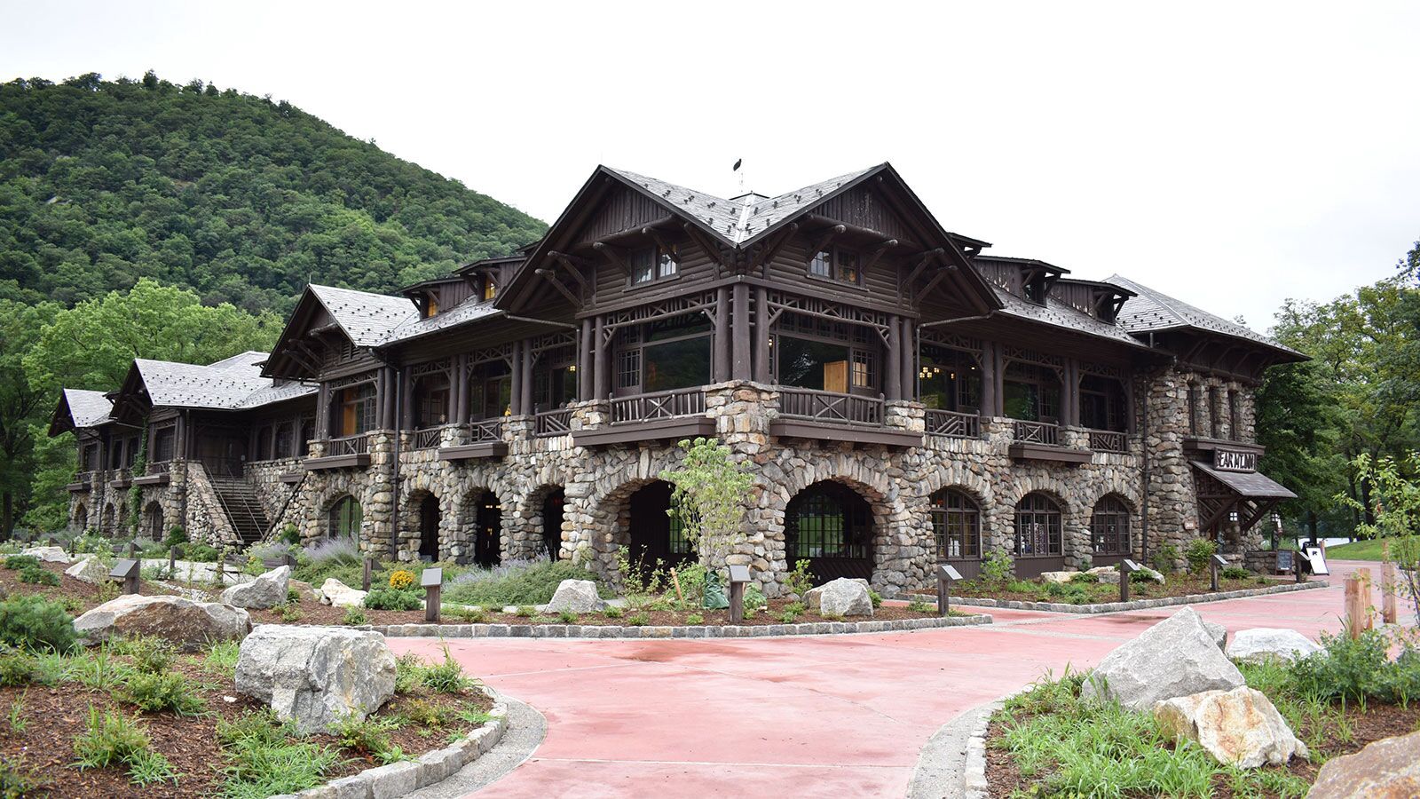 Picture of Bear Mountain Inn