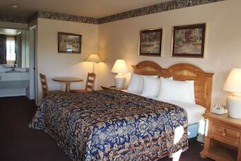 Picture of Lakeside Inn & Suites
