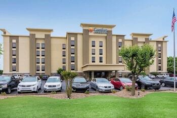 Picture of Comfort Inn & Suites Airport