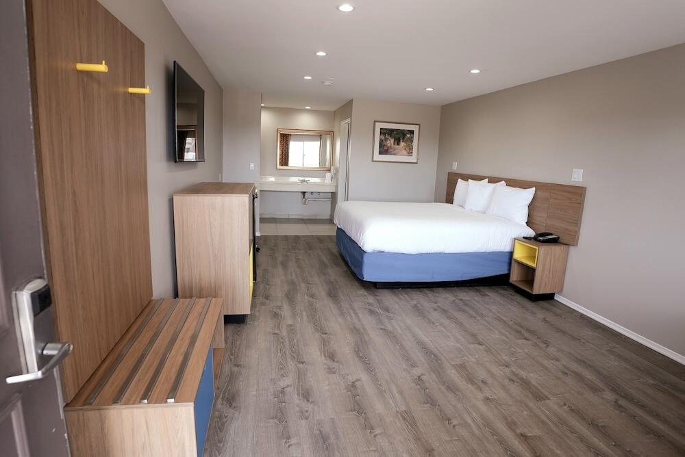 Picture of Days Inn by Wyndham Hemet