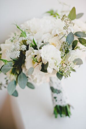 Loose, Textured Bridal Bouquet