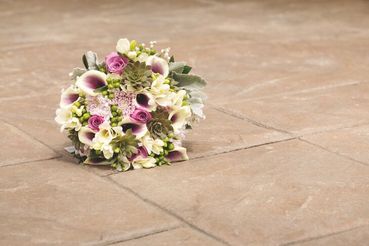 Nicole carried a large bouquet filled with white and purple calla lilies, purple roses and green succulents.