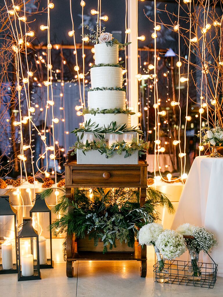 Vintage wedding cake display