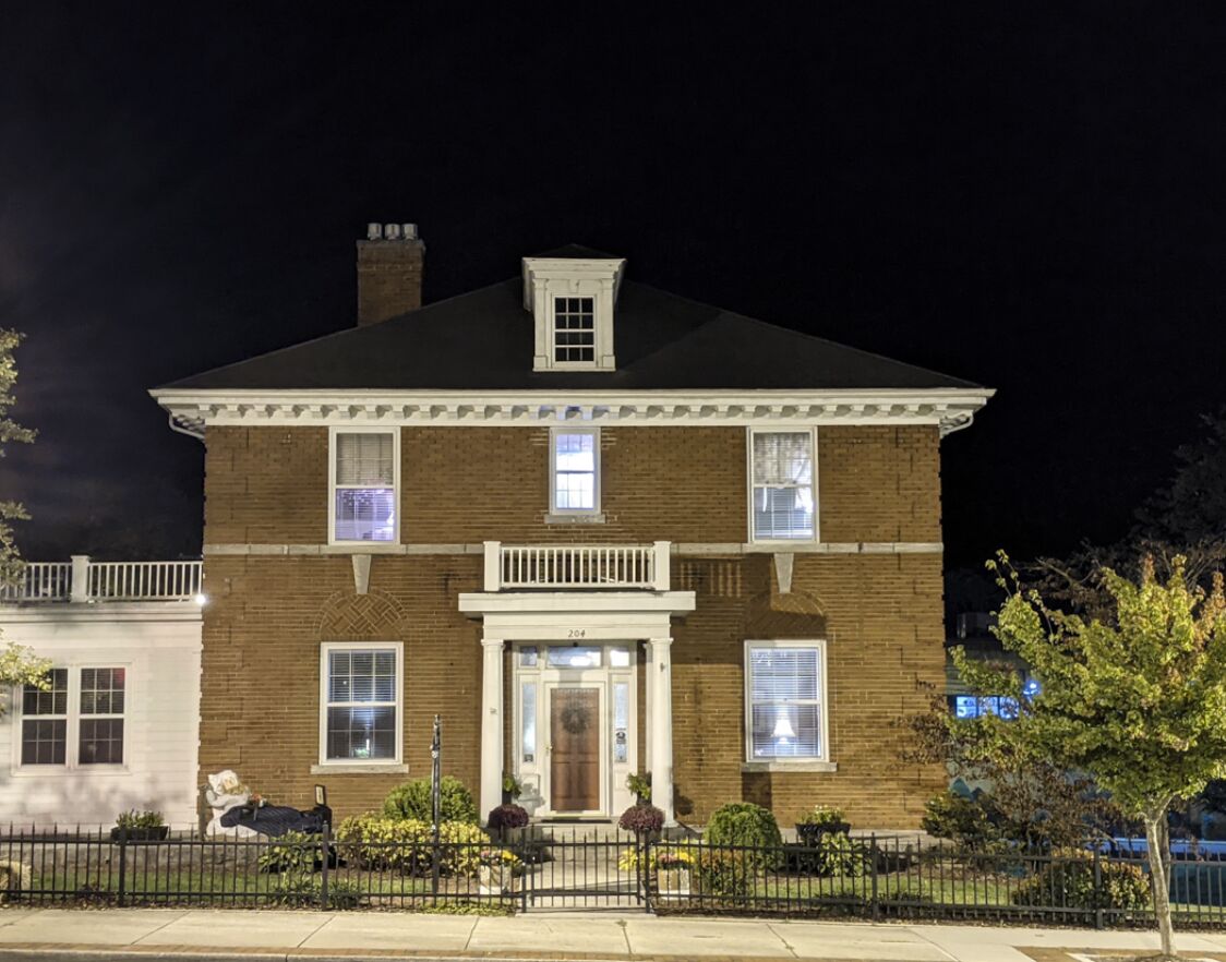 Picture of Collins House Bed And Breakfast