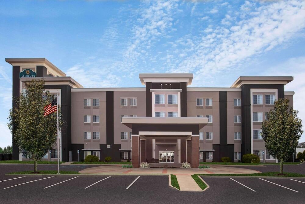 Picture of La Quinta Inn & Suites by Wyndham Columbus - Edinburgh