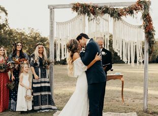 In the 10 months it took to bring their bohemian bash to life, creatives Hannah and Ryan both agreed on their need to break from tradition. “Instead o