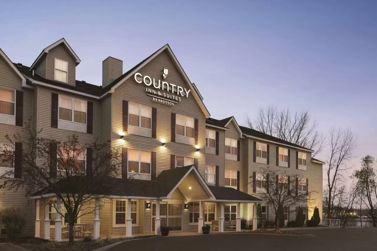 Picture of Country Inn & Suites by Radisson, Forest Lake, MN